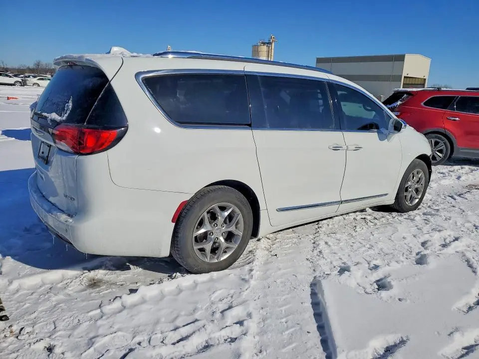 2018 CHRYSLER PACIFICA LIMITED  