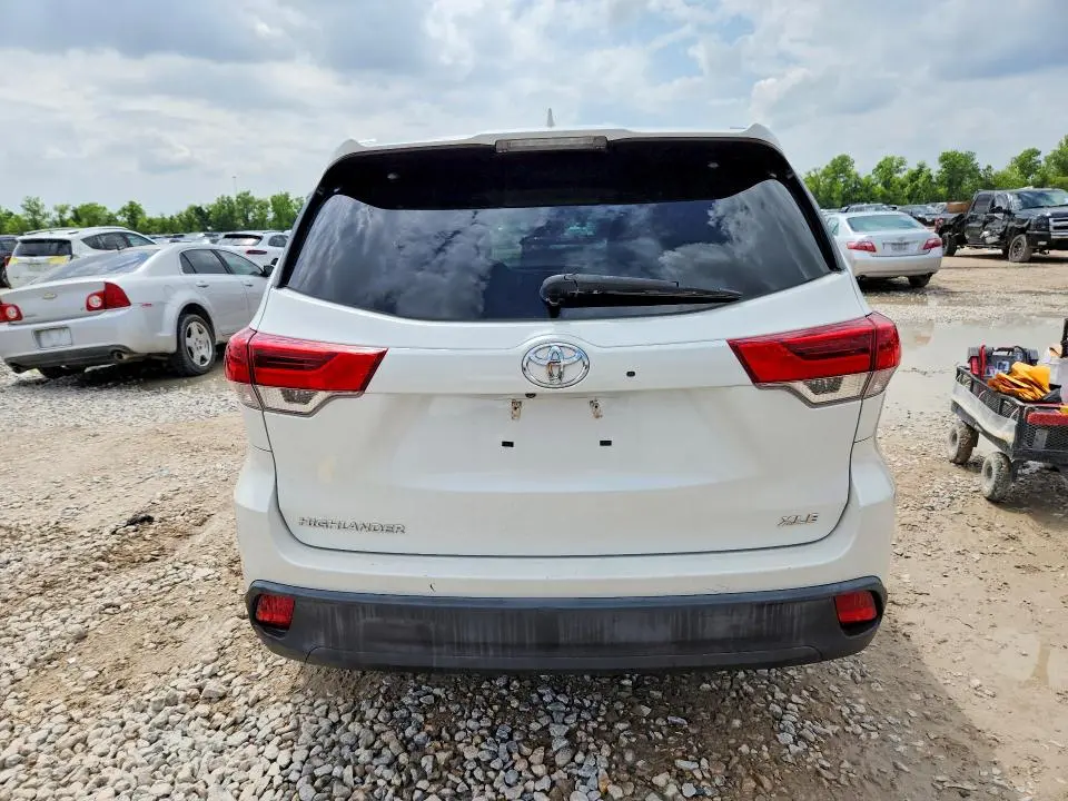 2017 TOYOTA HIGHLANDER XLE  