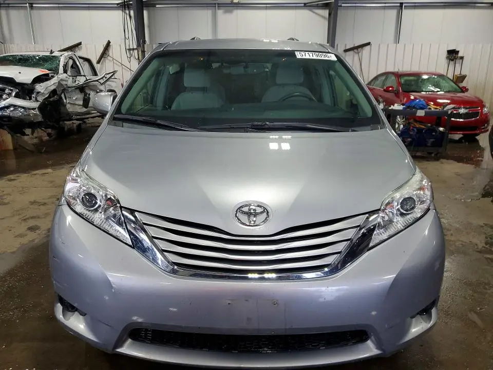 2015 TOYOTA SIENNA LE  