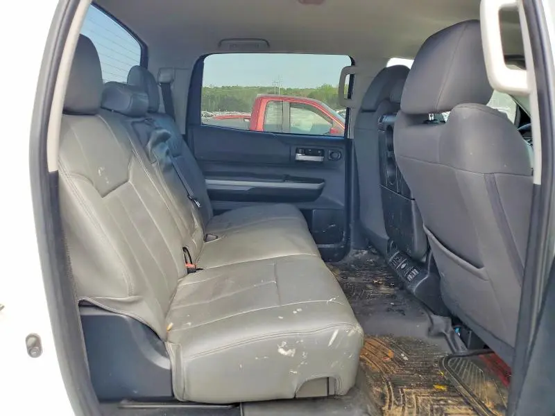 2018 TOYOTA TUNDRA SR5  
