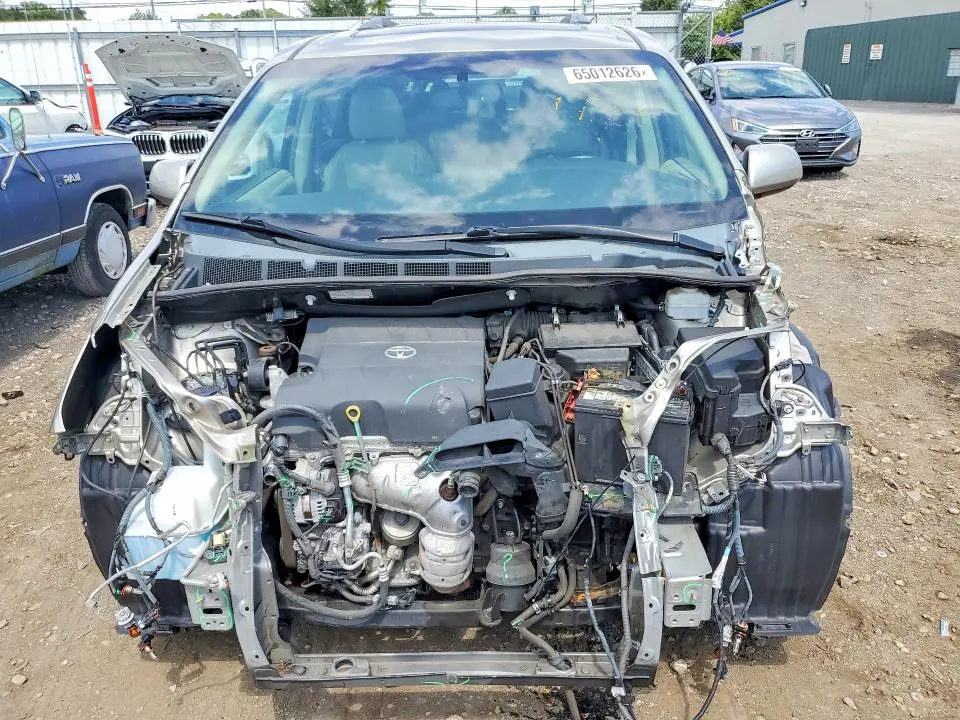 2015 TOYOTA SIENNA XLE 8-PASSENGER  