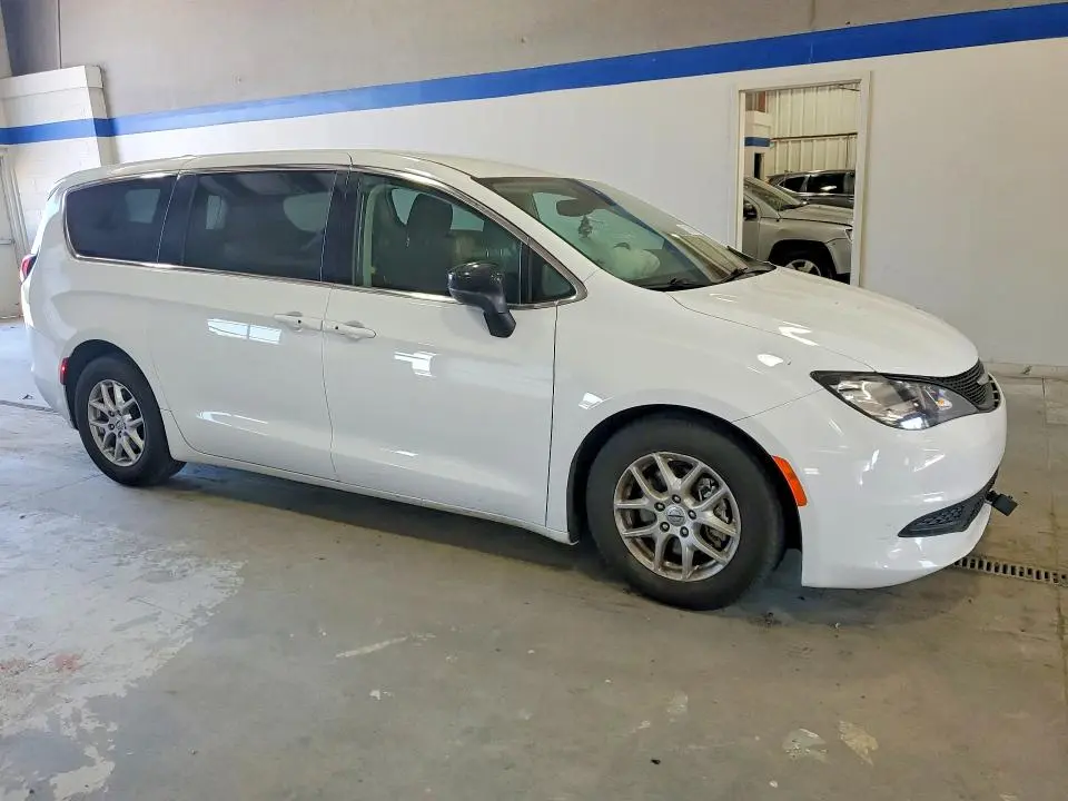 2024 CHRYSLER VOYAGER LX  