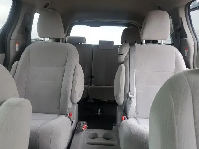 2016 TOYOTA SIENNA LE  
