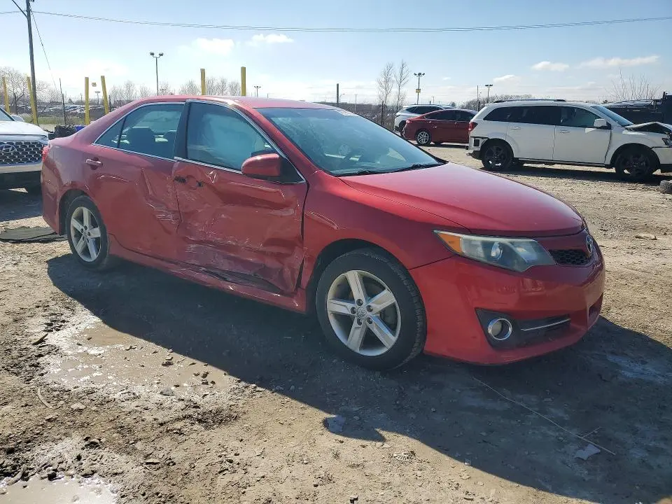2014 TOYOTA CAMRY SE  