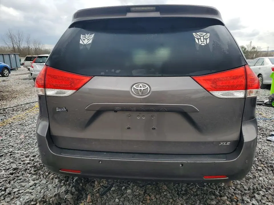 2014 TOYOTA SIENNA XLE 8-PASSENGER  