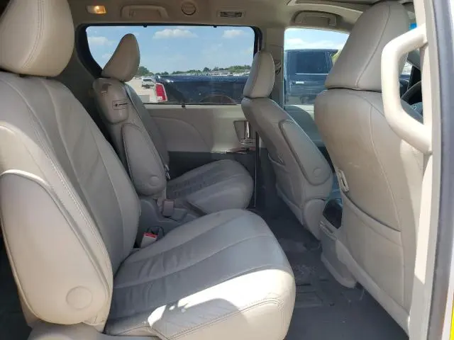 2011 TOYOTA SIENNA XLE  