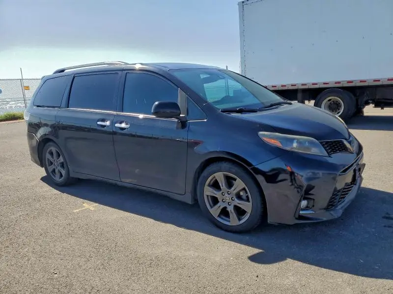 2020 TOYOTA SIENNA SE  