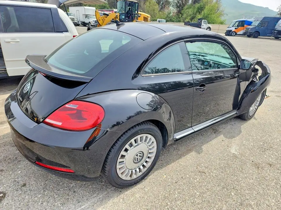2016 VOLKSWAGEN BEETLE SE  