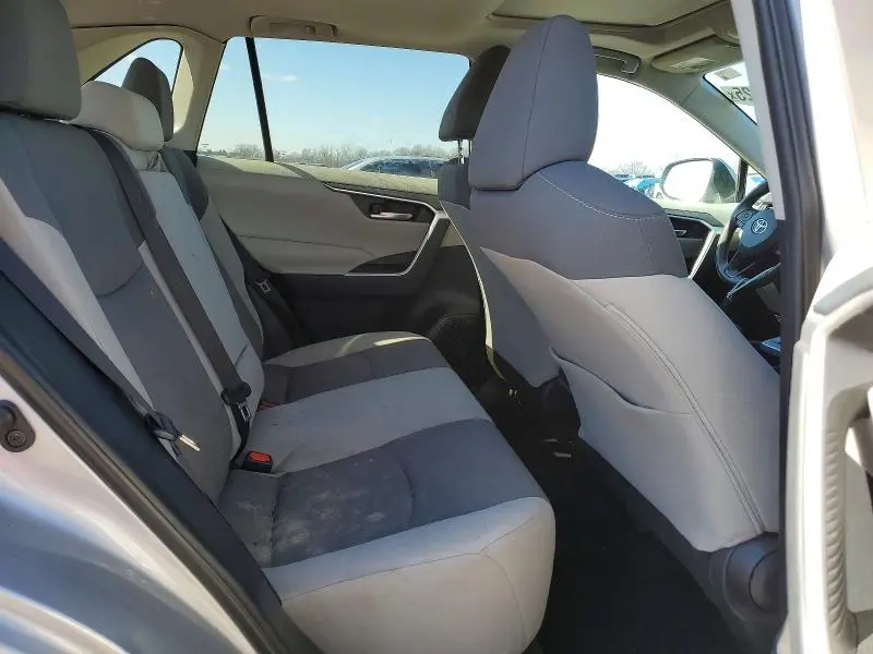 2019 TOYOTA RAV4 XLE  