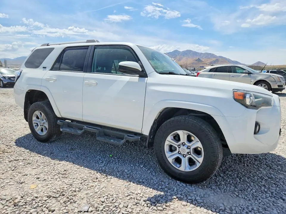 2020 TOYOTA 4RUNNER SR5  