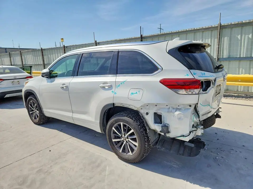 2017 TOYOTA HIGHLANDER XLE  