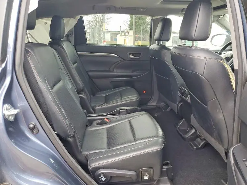 2017 TOYOTA HIGHLANDER LIMITED  