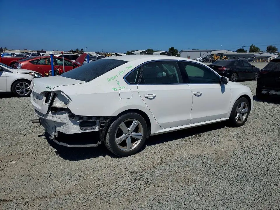 2014 VOLKSWAGEN PASSAT SE  