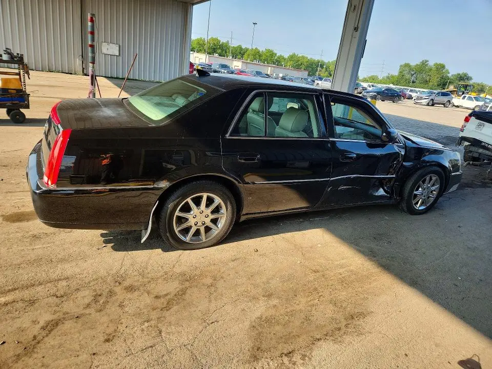 2011 CADILLAC DTS LUXURY COLLECTION  