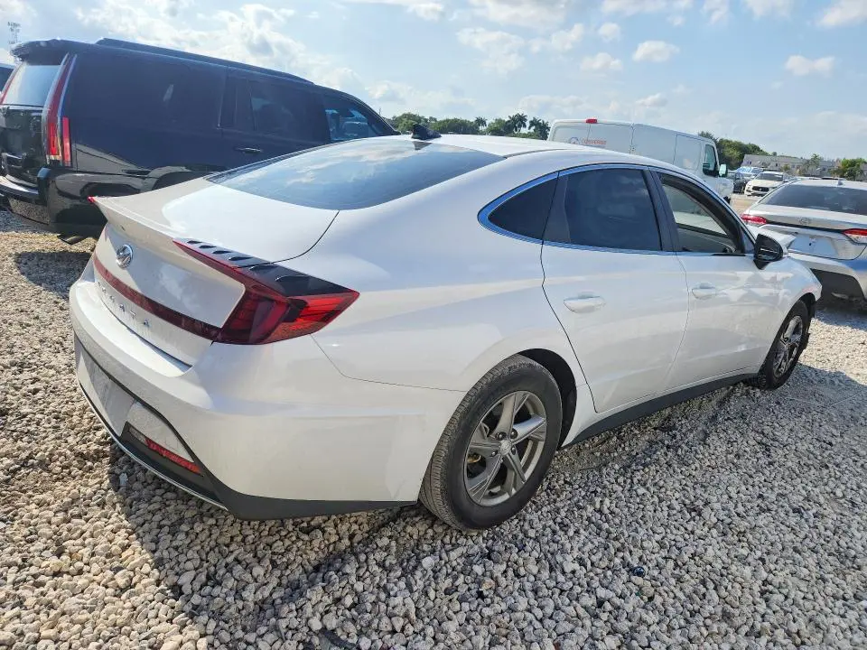 2023 HYUNDAI SONATA SE  