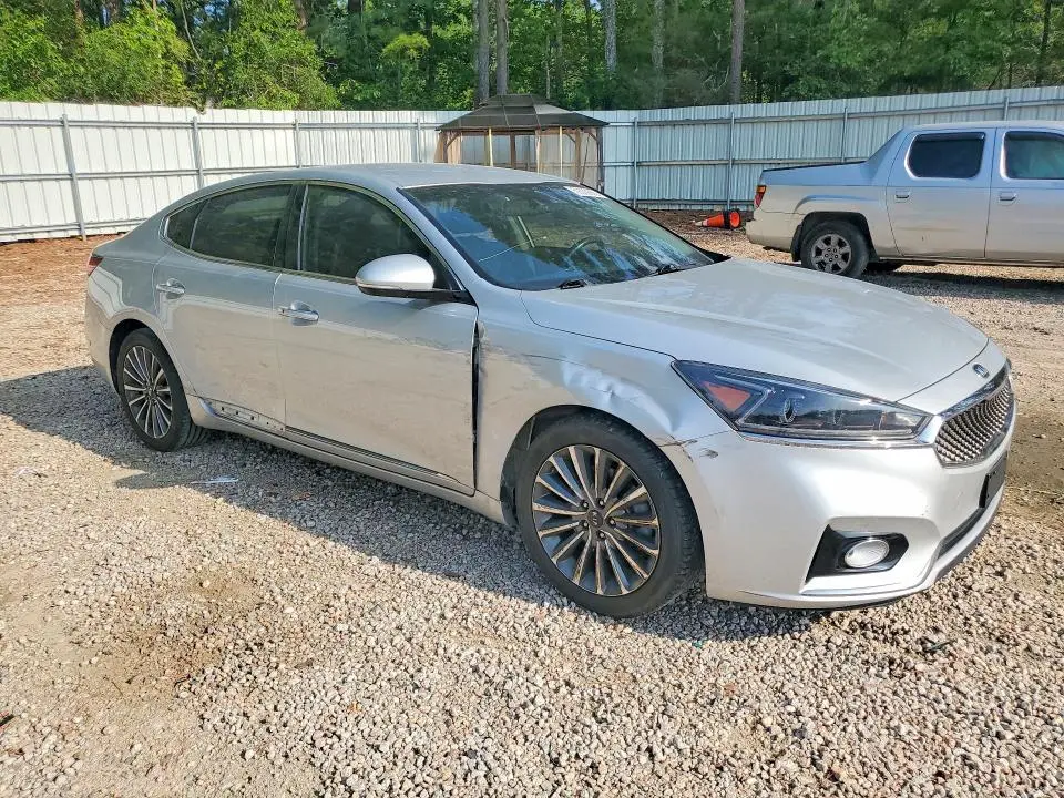 2018 KIA CADENZA PREMIUM  