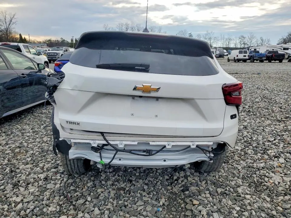 2025 CHEVROLET TRAX LS  