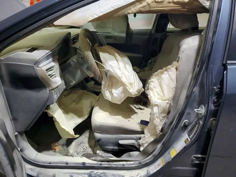 2015 TOYOTA COROLLA LE PLUS  