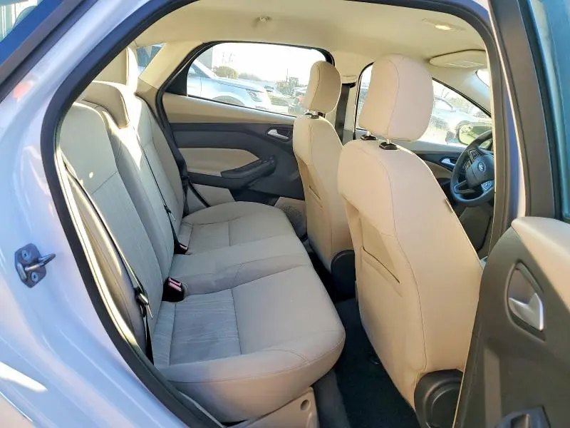 2015 FORD FOCUS SE  