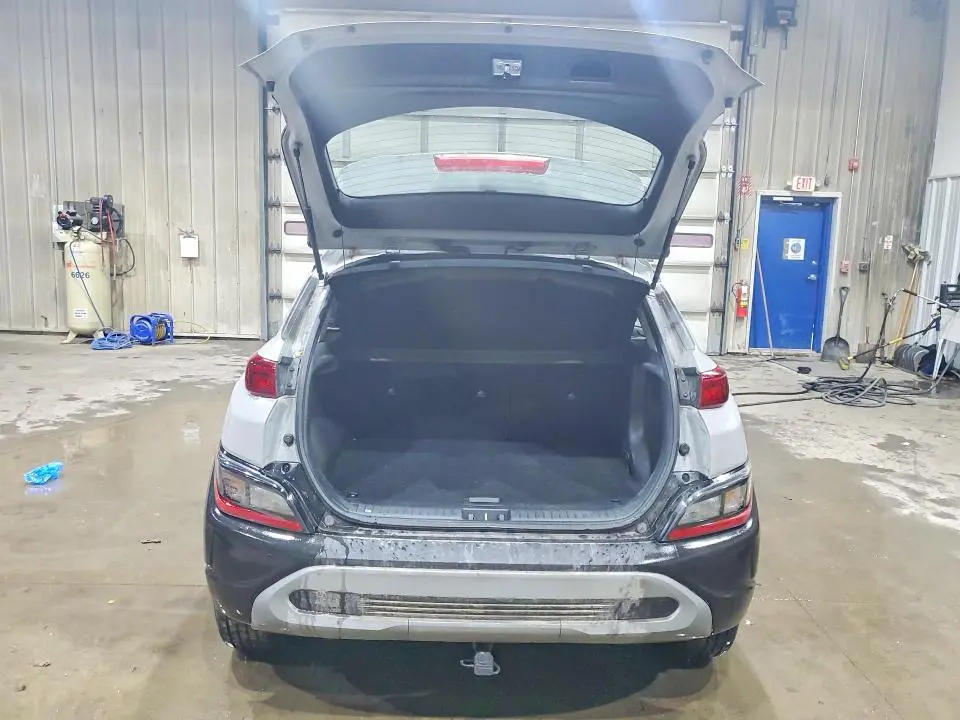 2022 HYUNDAI KONA SE  