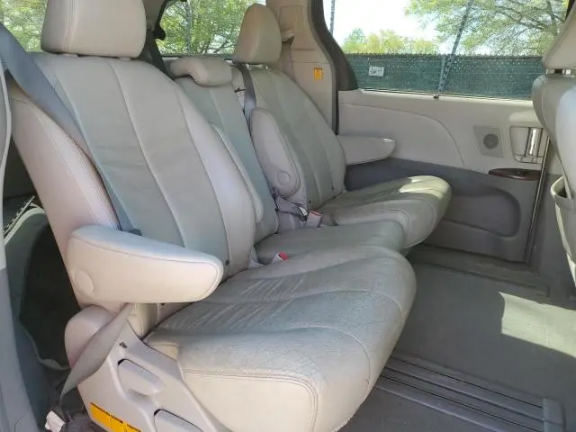 2011 TOYOTA SIENNA XLE  