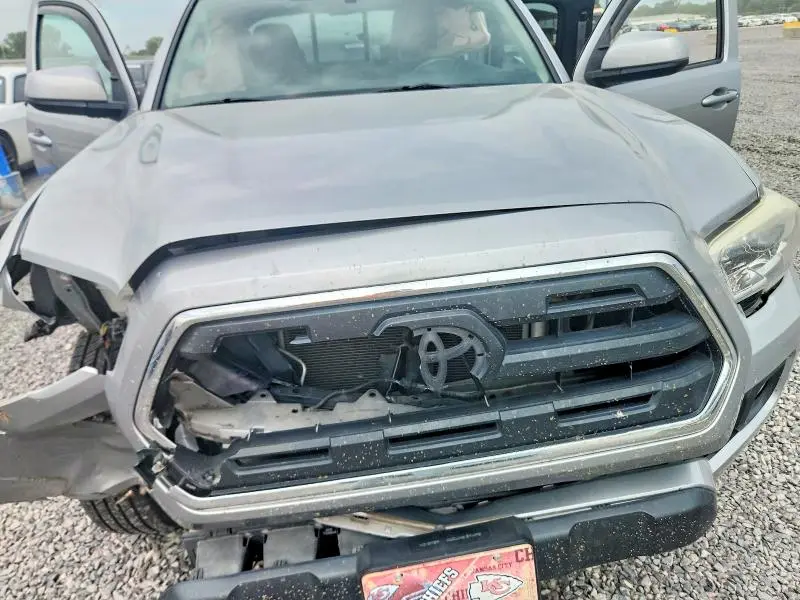 2016 TOYOTA TACOMA SR5  