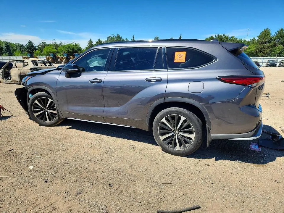 2022 TOYOTA HIGHLANDER XSE  