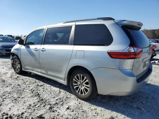 2019 TOYOTA SIENNA XLE