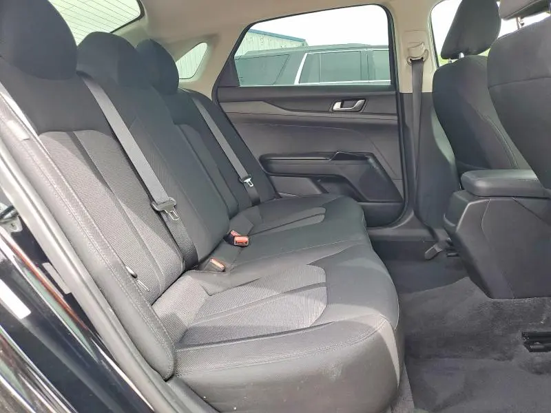 2022 KIA K5 LX  