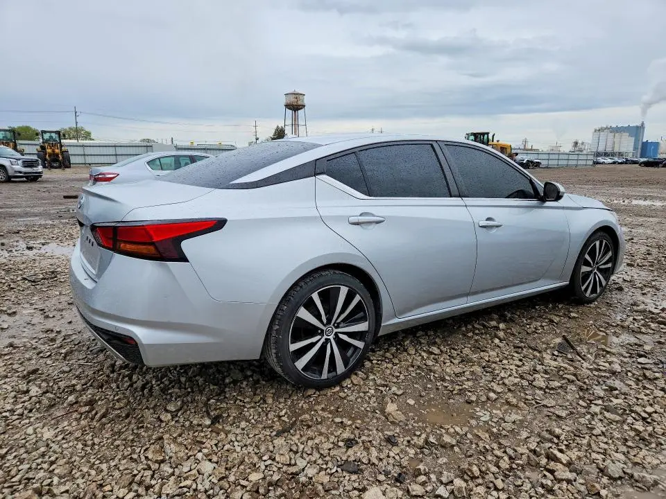 2021 NISSAN ALTIMA SR  