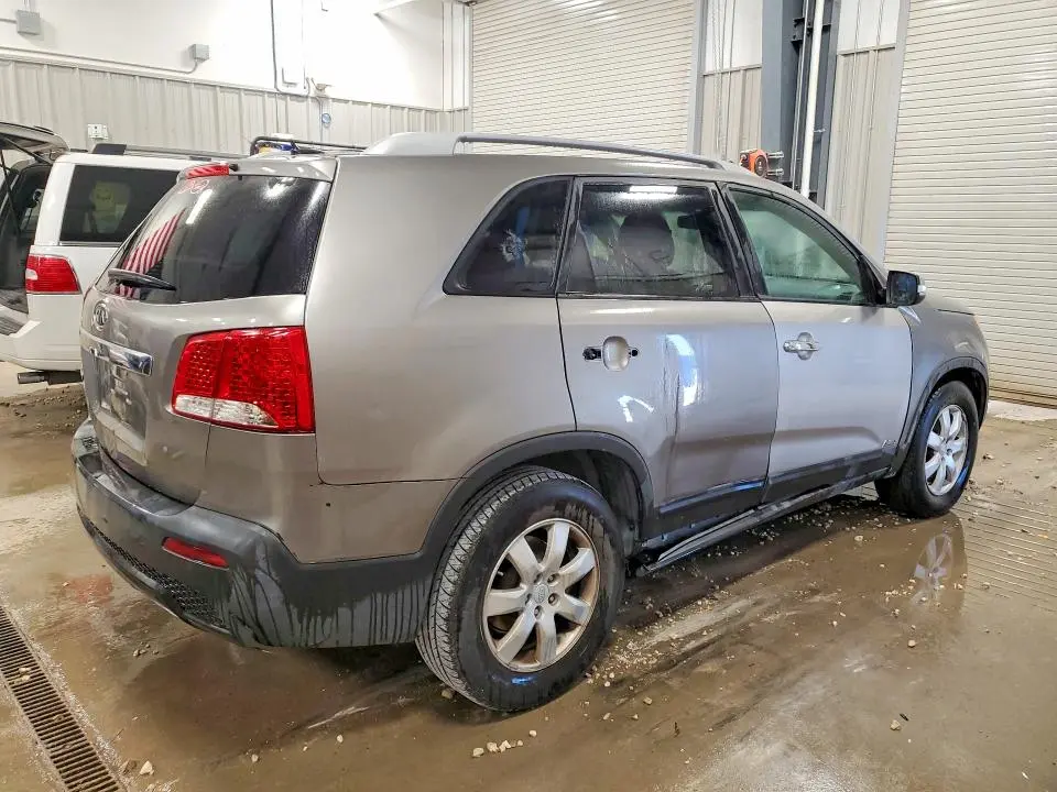 2011 KIA SORENTO LX  