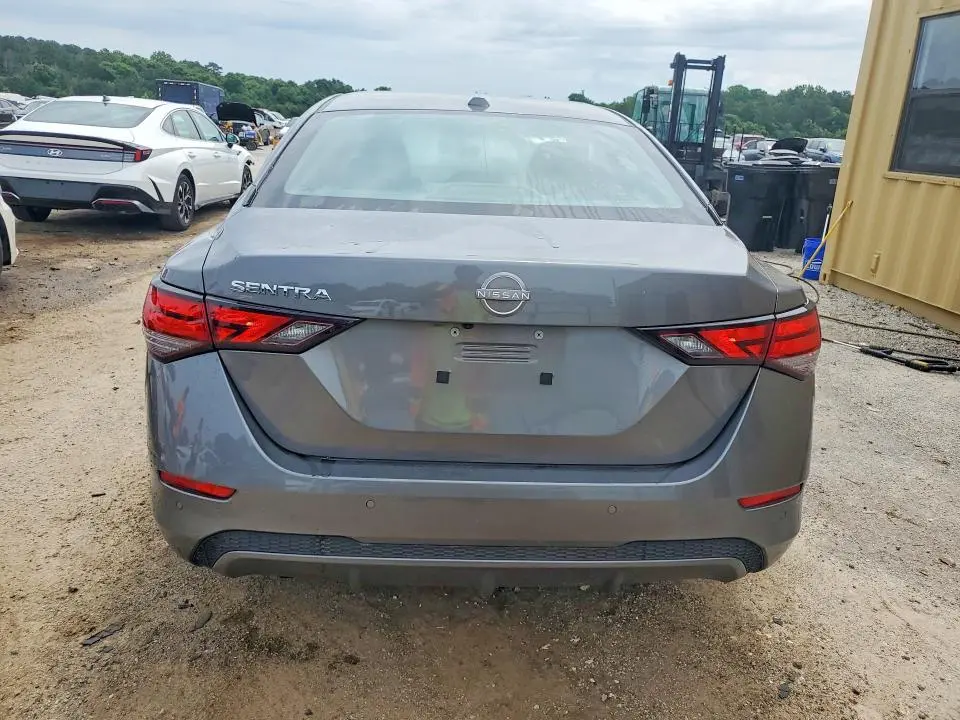 2025 NISSAN SENTRA SV  