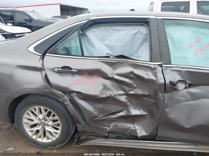 2016 TOYOTA CAMRY LE