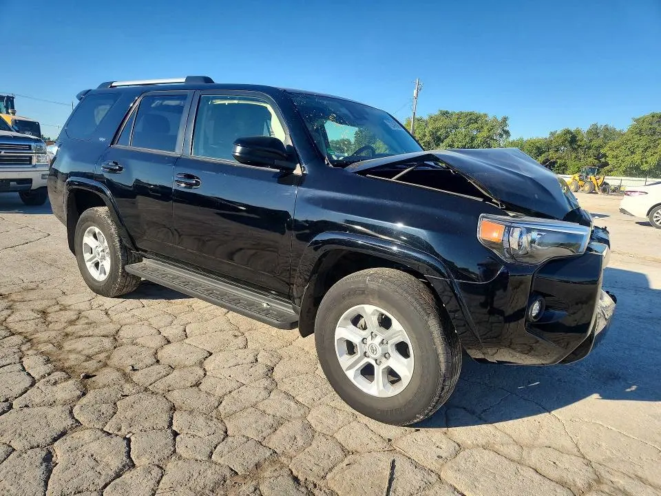 2023 TOYOTA 4RUNNER SR5  