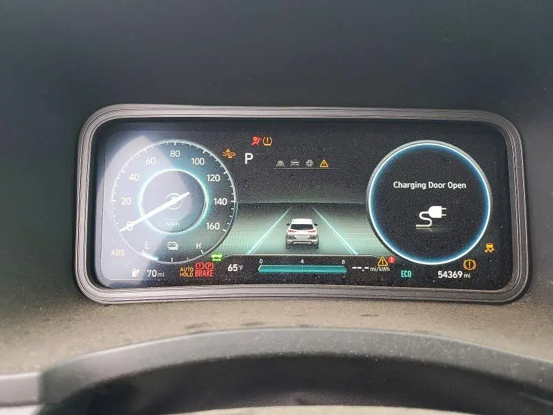 2023 HYUNDAI KONA SE  