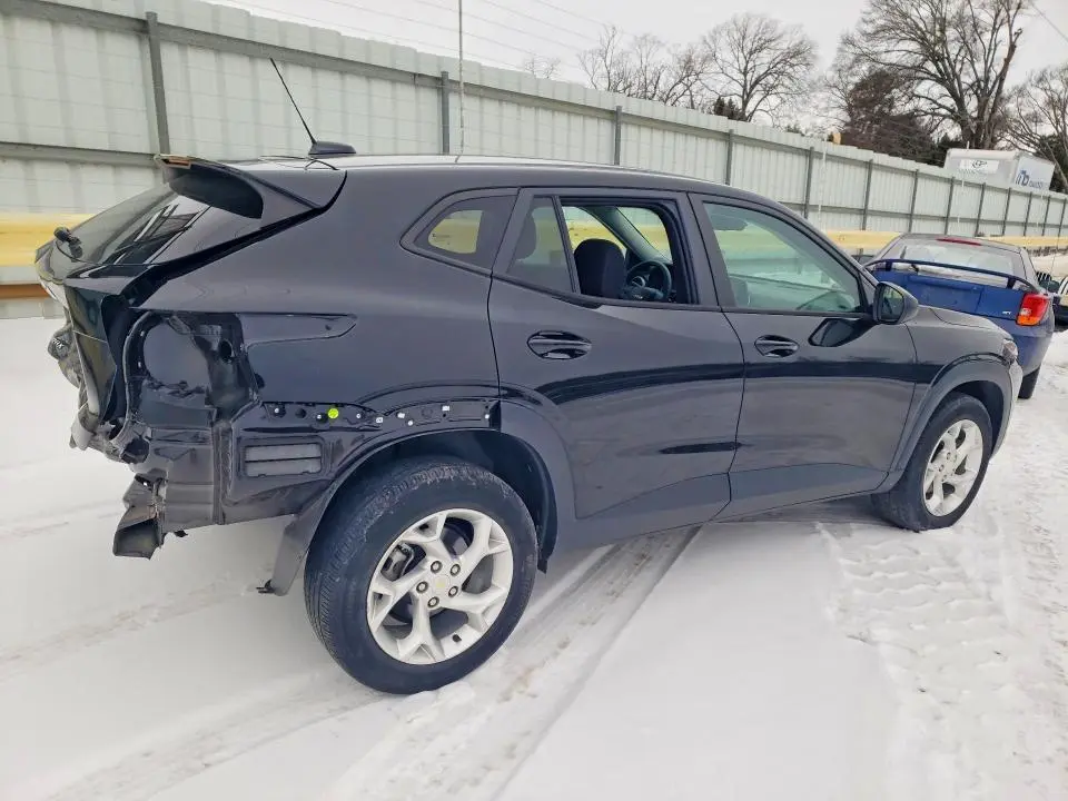 2024 CHEVROLET TRAX LS  