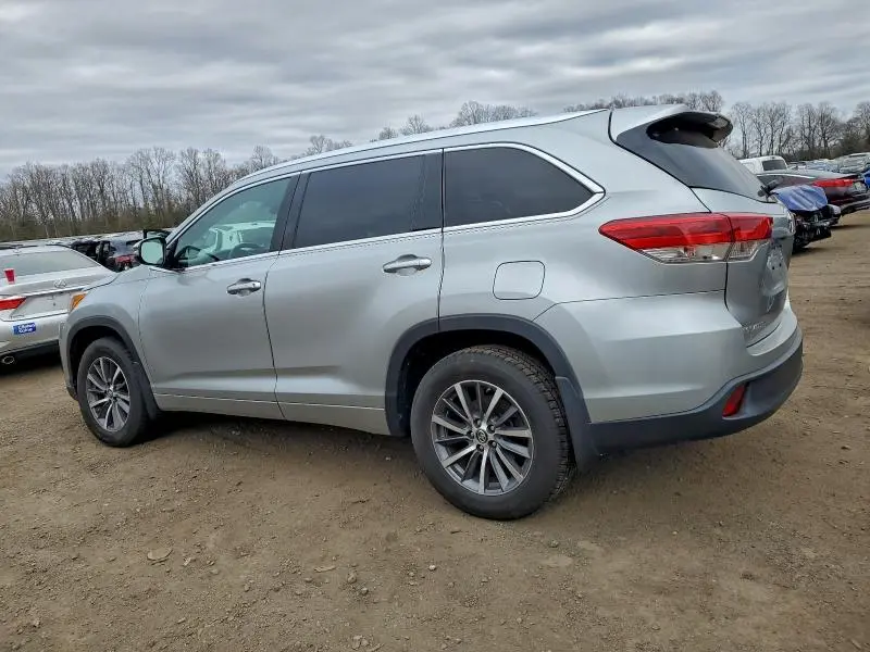 2017 TOYOTA HIGHLANDER SE  