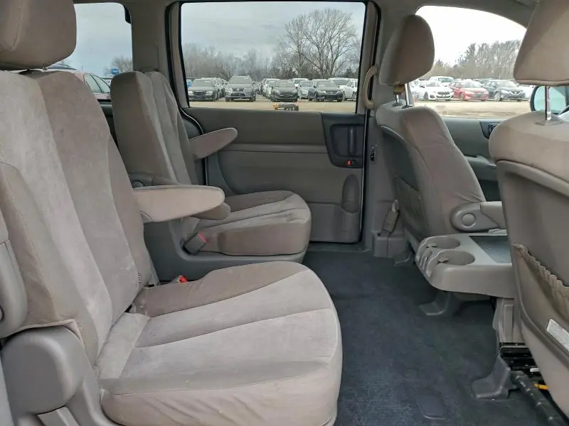 2014 KIA SEDONA LX  