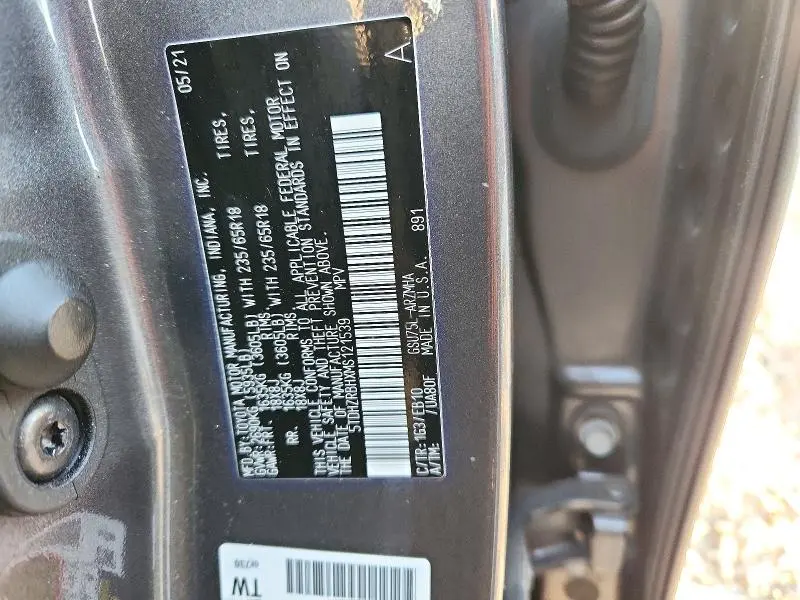 2021 TOYOTA HIGHLANDER XLE  