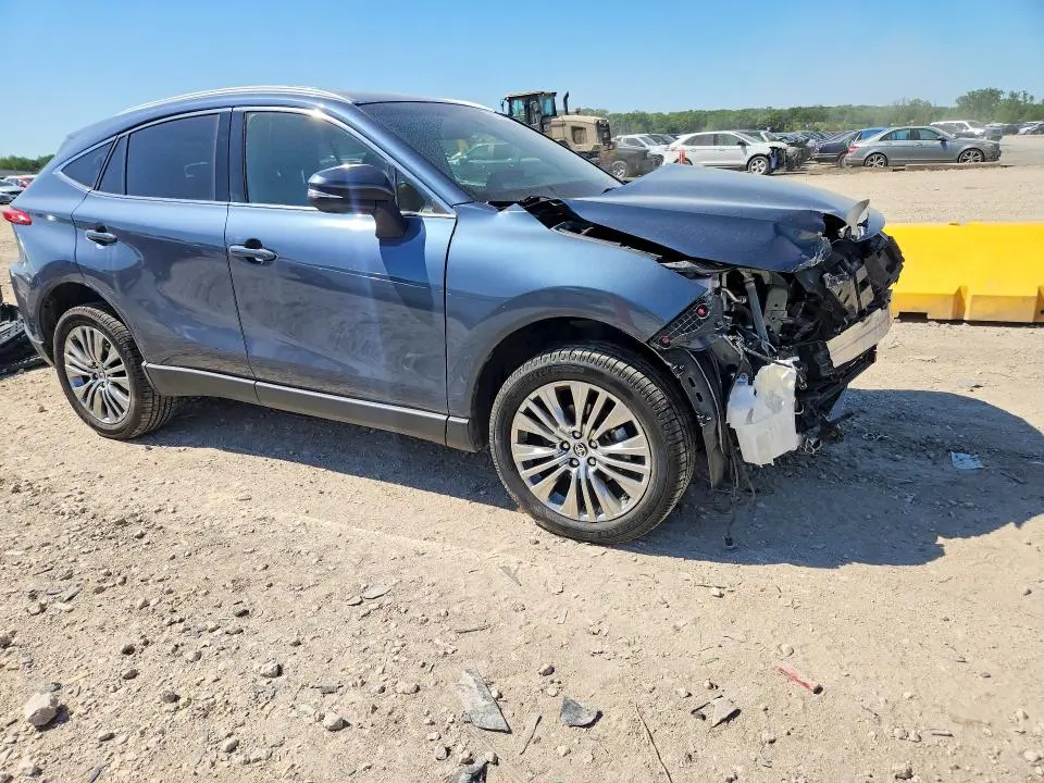 2022 TOYOTA VENZA XLE  