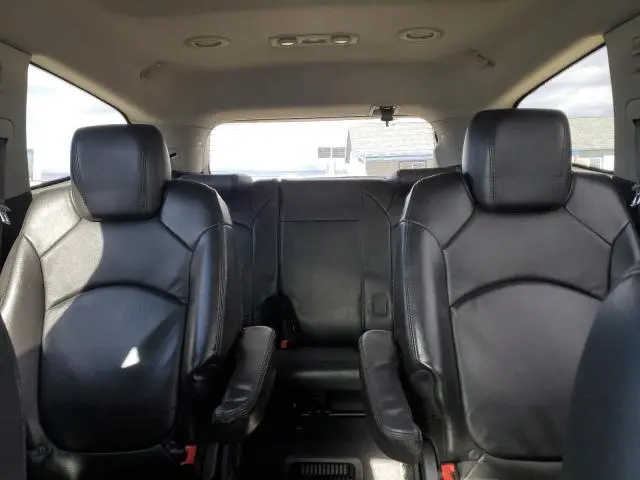 2010 CHEVROLET TRAVERSE LT  