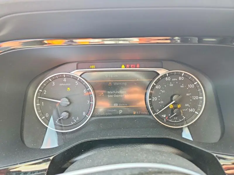 2025 NISSAN PATHFINDER SV  