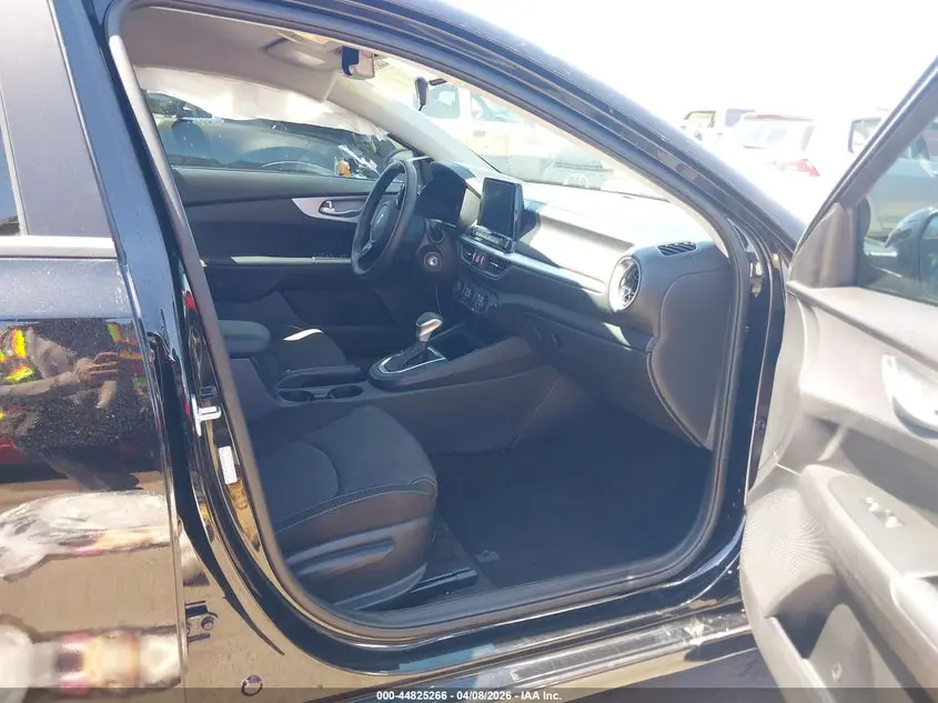 2023 KIA FORTE LX