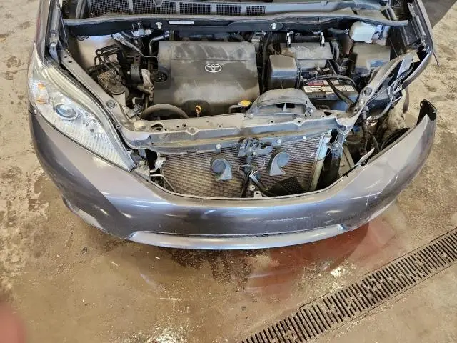 2012 TOYOTA SIENNA XLE  