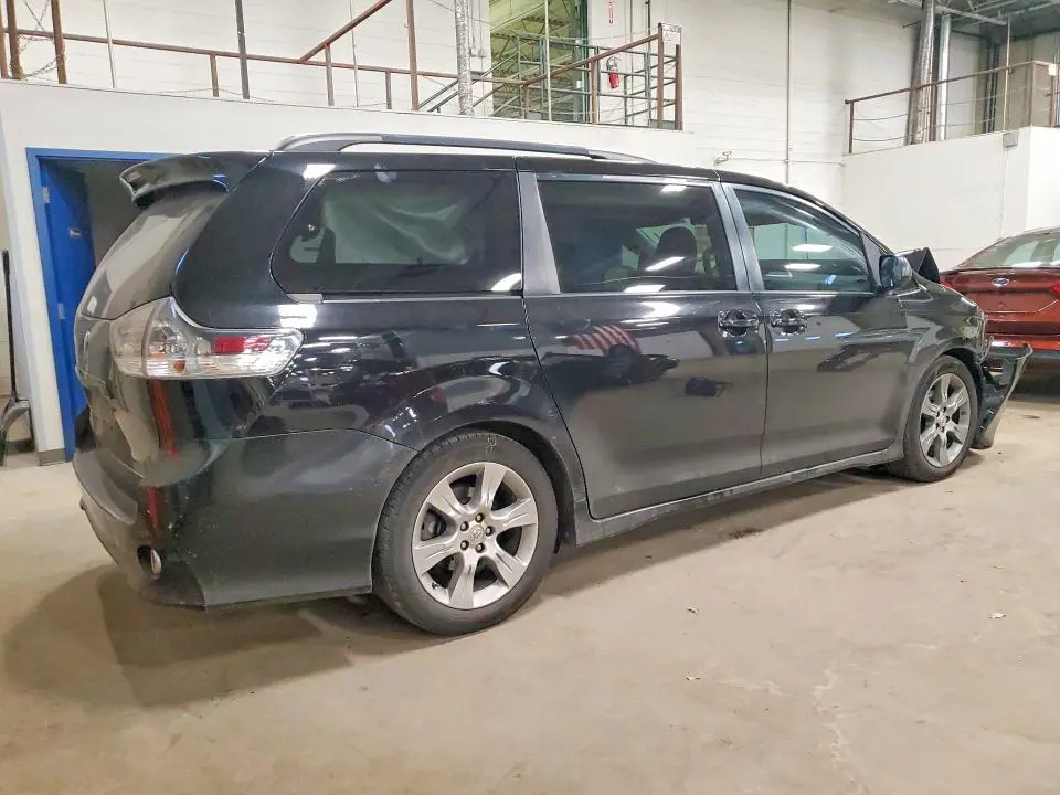 2012 TOYOTA SIENNA SE 8-PASSENGER  