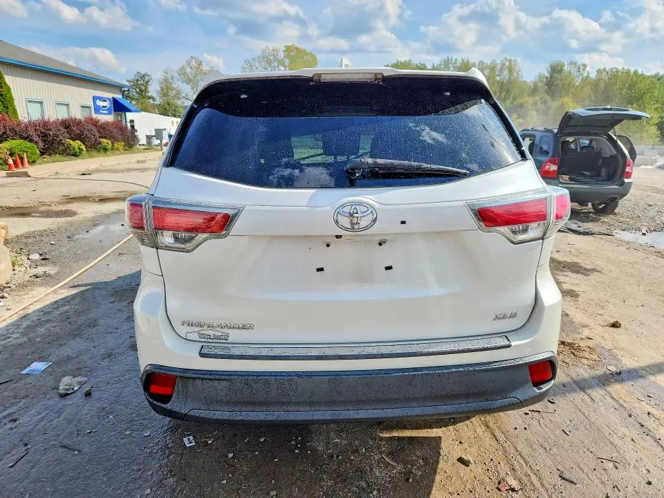 2016 TOYOTA HIGHLANDER XLE  