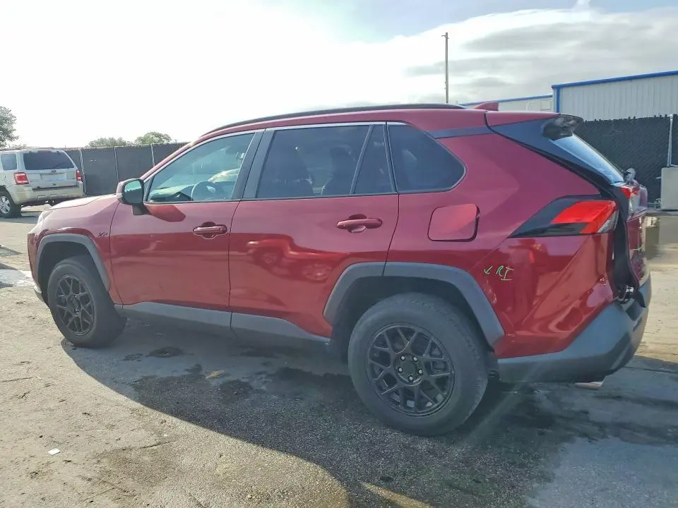 2021 TOYOTA RAV4 XLE  