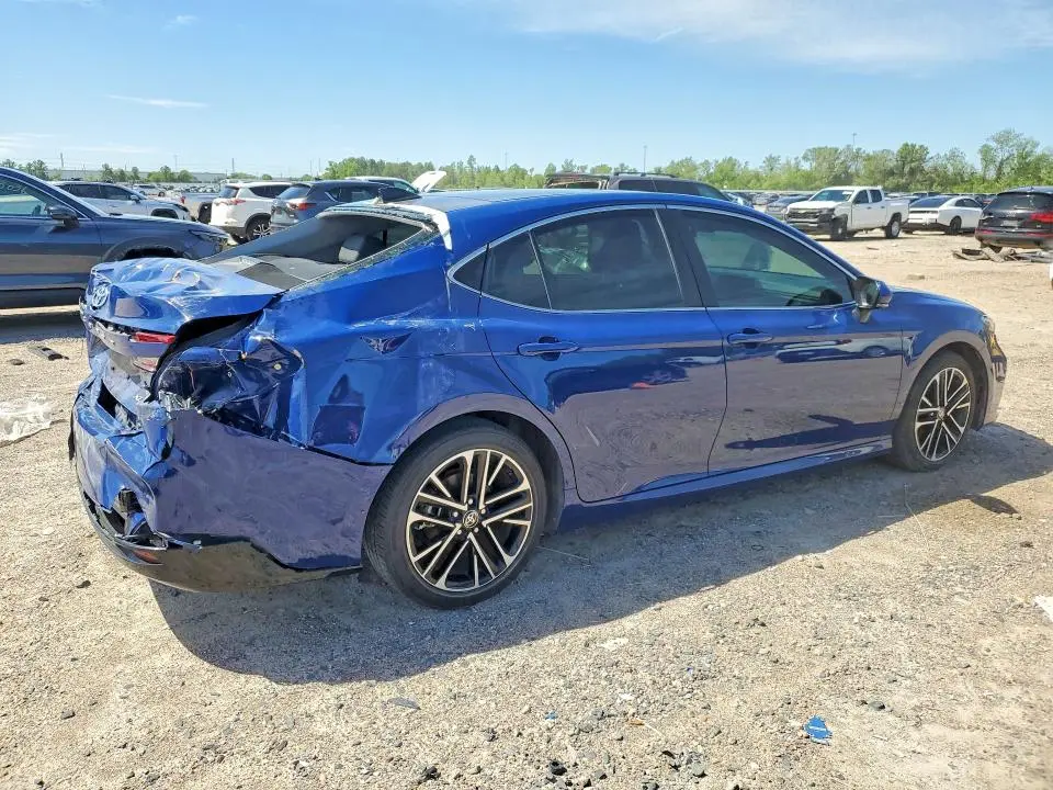 2025 TOYOTA CAMRY XLE  