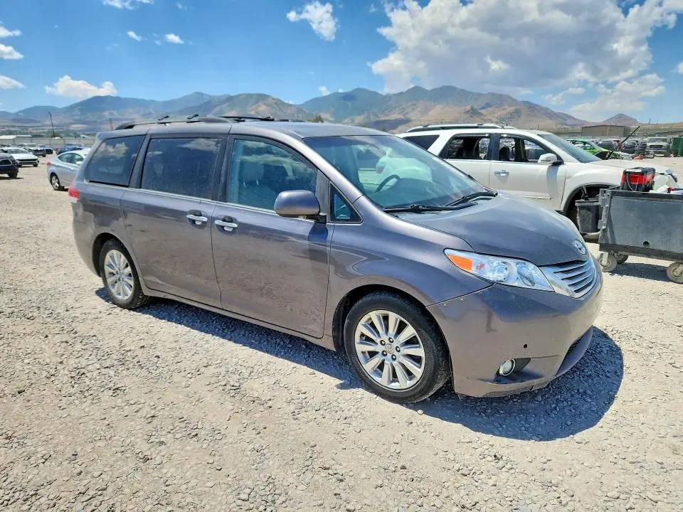 2011 TOYOTA SIENNA LIMITED 7-PASSENGER  