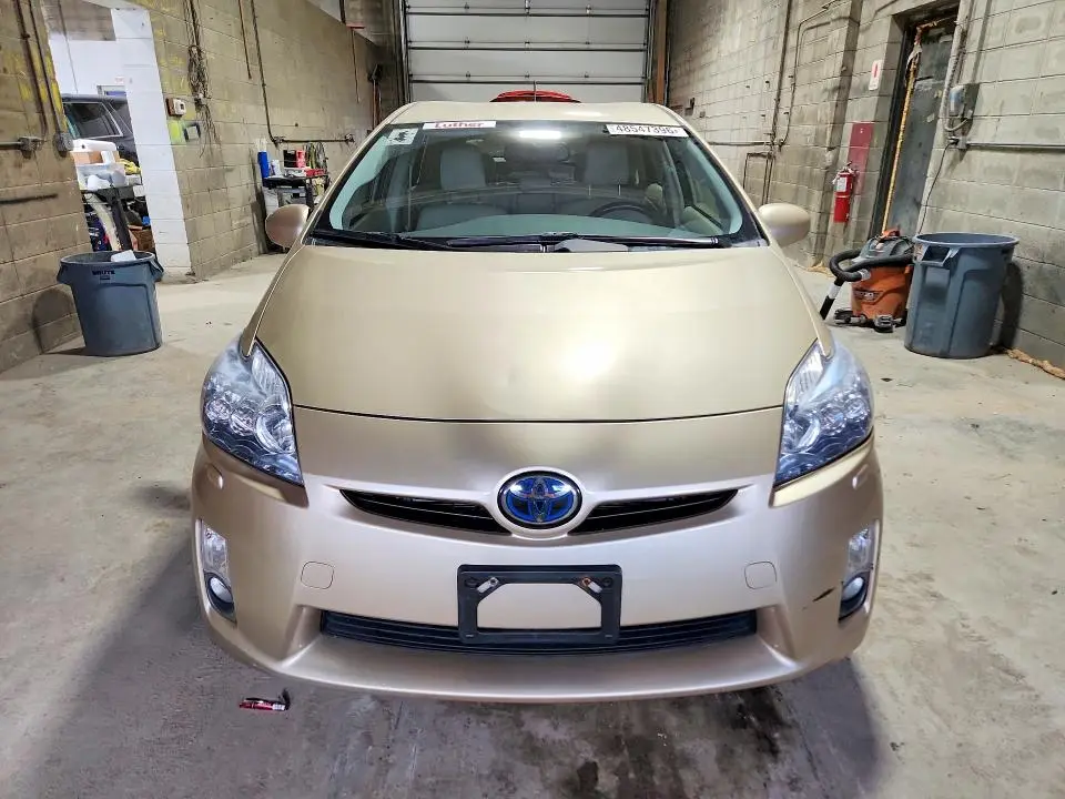2010 TOYOTA PRIUS V  